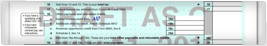 Forma 1040, La sección de pagos con "no" Manuscrita en la línea de crédito de ingresos ganados.